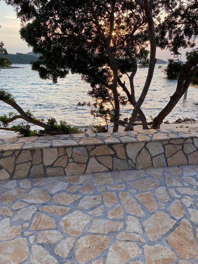 Beach House Danica - Resort & Tavern Bain, Free Transport, Pool, Island Of Zut - Kornati Pristanisce Bagian luar foto