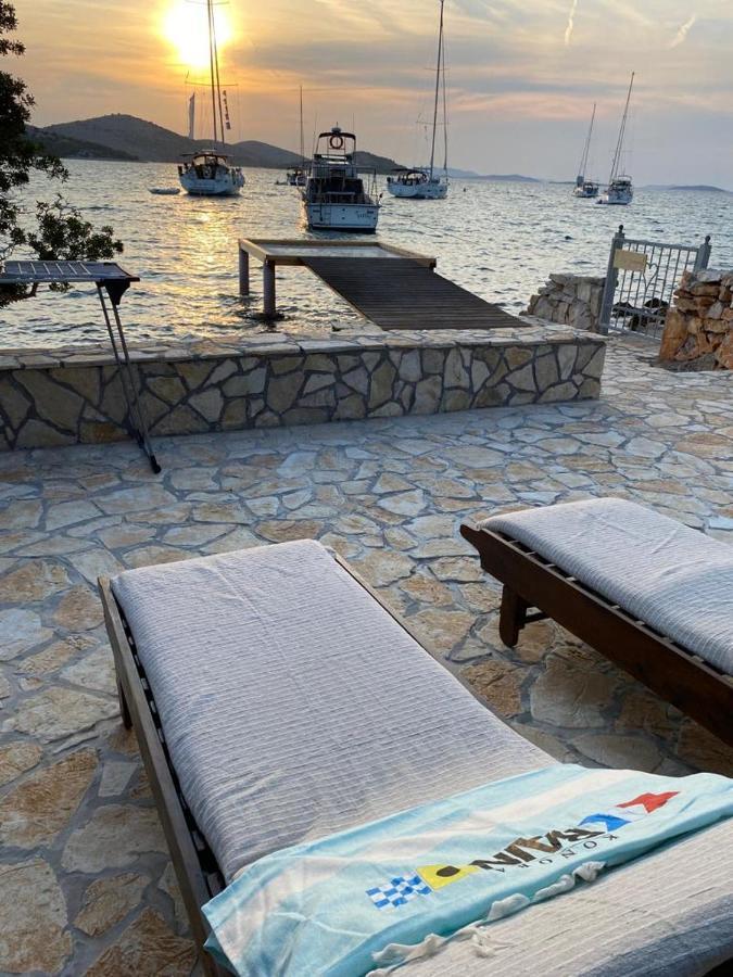 Beach House Danica - Resort & Tavern Bain, Free Transport, Pool, Island Of Zut - Kornati Pristanisce Bagian luar foto