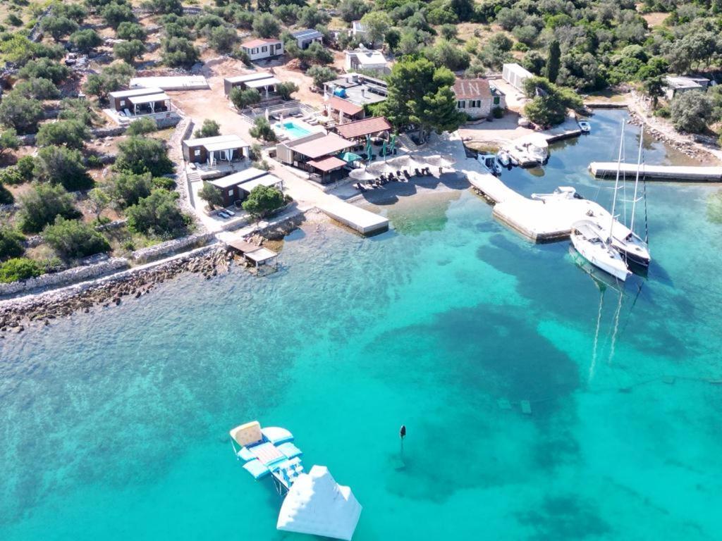 Beach House Danica - Resort & Tavern Bain, Free Transport, Pool, Island Of Zut - Kornati Pristanisce Bagian luar foto