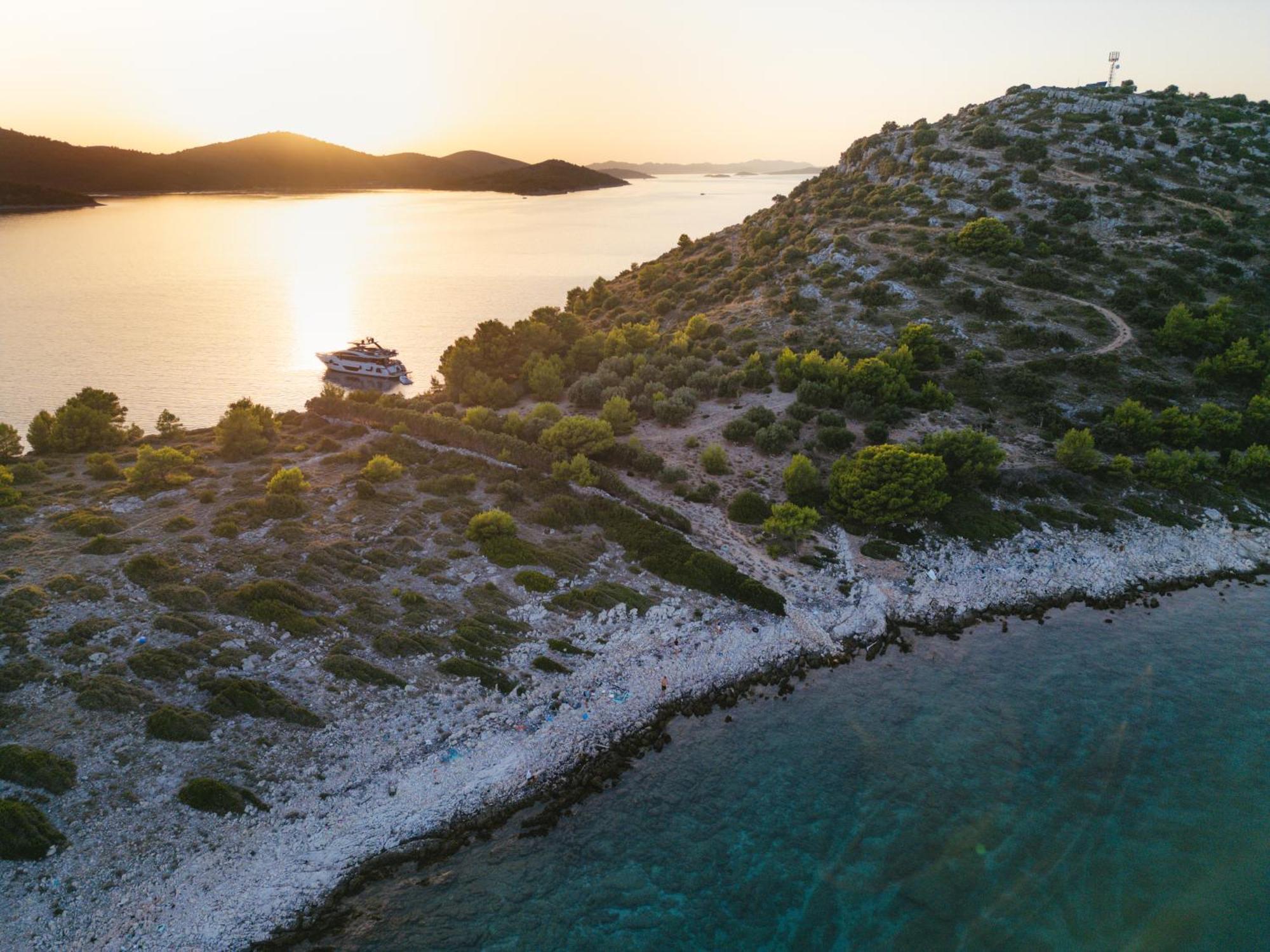 Beach House Danica - Resort & Tavern Bain, Free Transport, Pool, Island Of Zut - Kornati Pristanisce Bagian luar foto