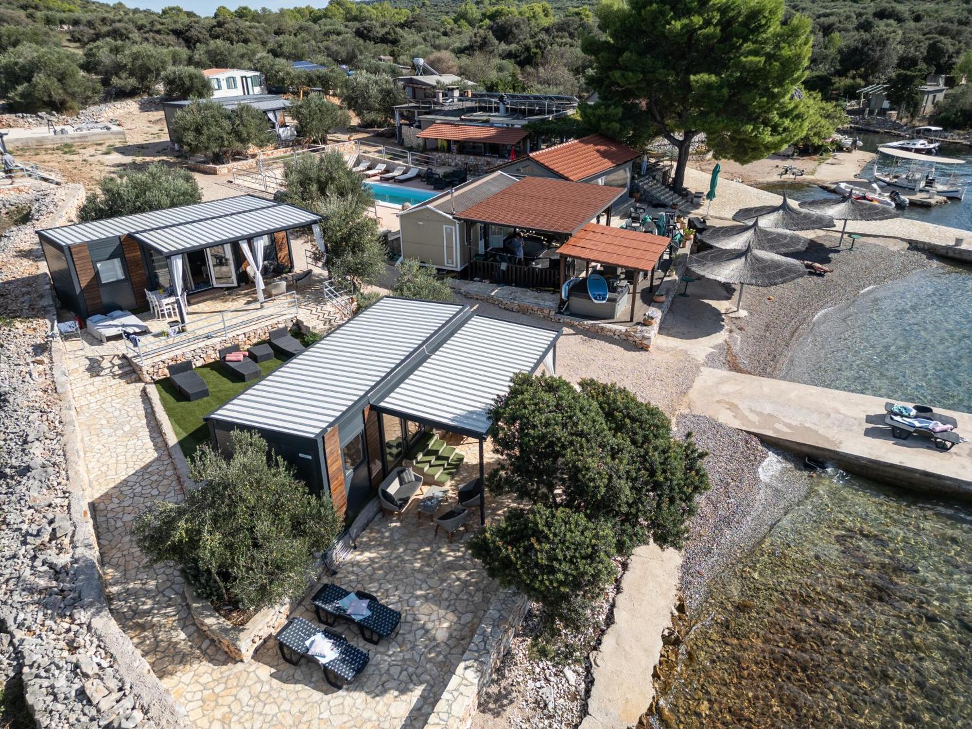 Beach House Danica - Resort & Tavern Bain, Free Transport, Pool, Island Of Zut - Kornati Pristanisce Bagian luar foto
